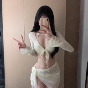 Sắm ngay set bikini 4 mảnh áo tay dài dệt nổi tổ ong gồm áo bra, quần bơi, áo khoác và khăn quấn hông. Chất thun co giãn, tôn dáng kín đáo.